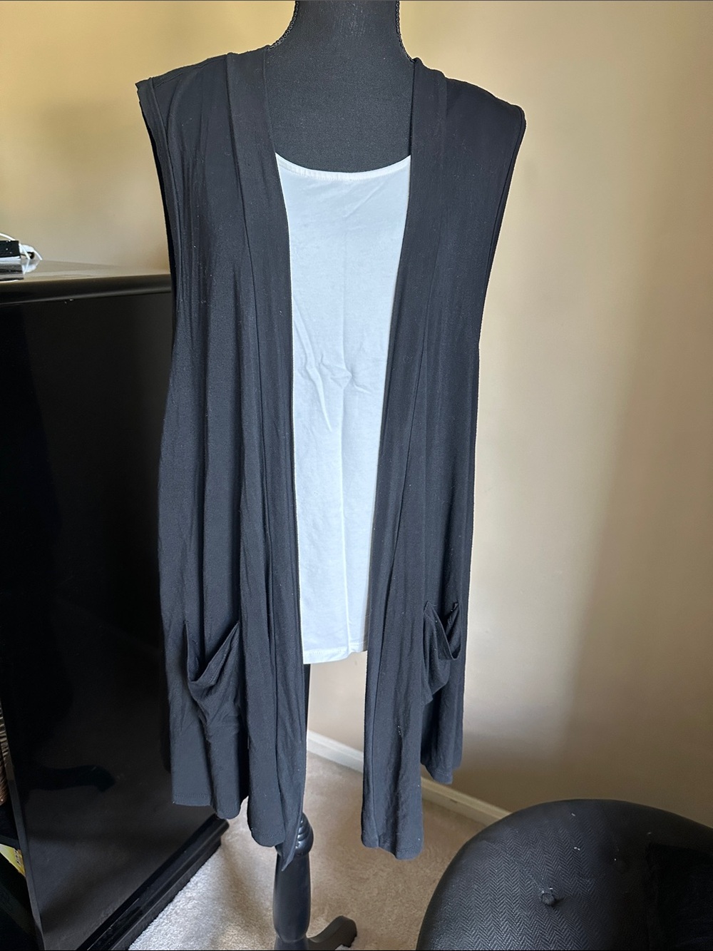 Coco + Carmen Black Open-Front Sleeveless Duster Vest with pockets